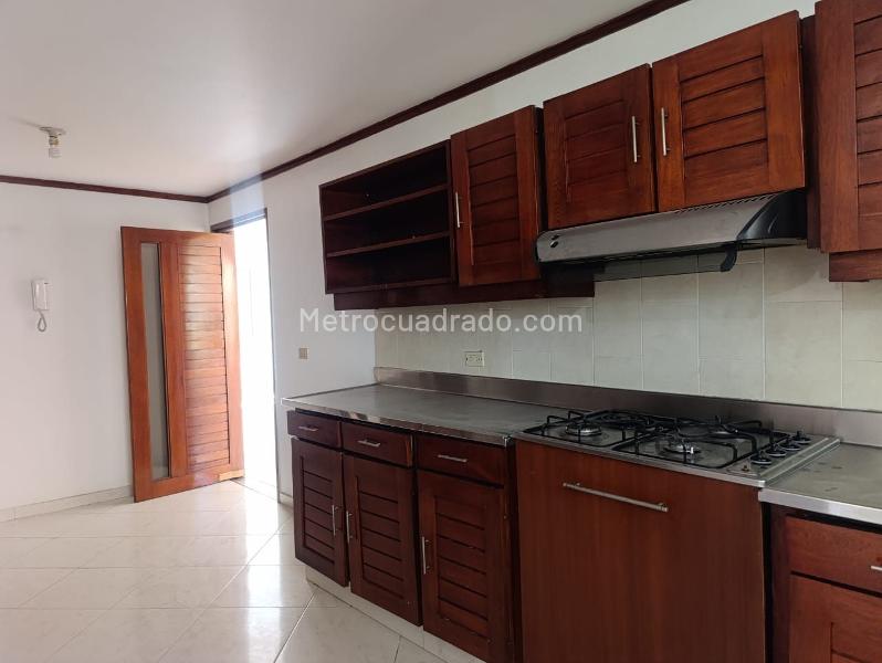 Apartamento de 3 Alcobas con Vestier y Terraza en El Poblado - 7