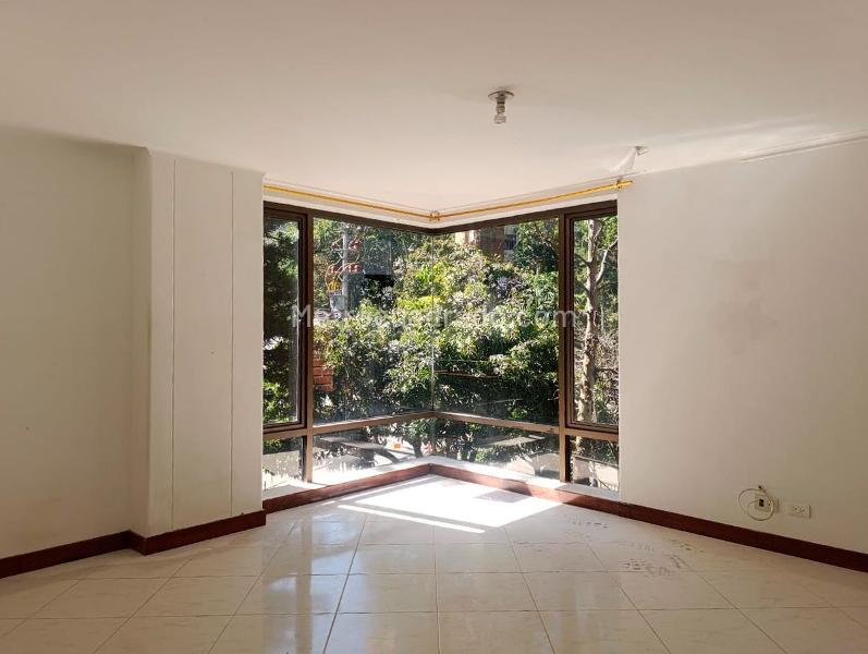 Apartamento de 3 Alcobas con Vestier y Terraza en El Poblado - 8