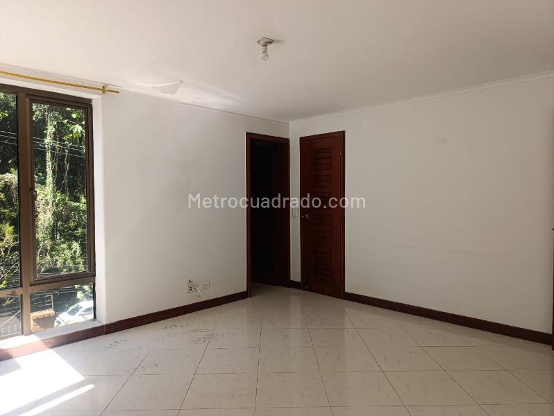 Apartamento de 3 Alcobas con Vestier y Terraza en El Poblado - 9