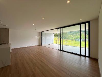 Apartamento de 2 alcobas en venta en Rionegro, Rionegro, 128 m² · foto 2 de 11