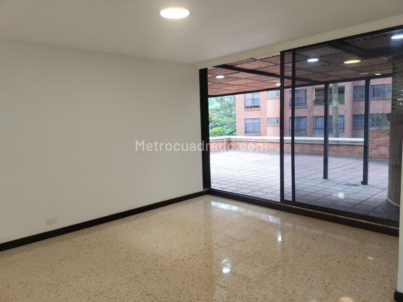 Apartamento de 3 Alcobas con Mármol y Terraza en El Poblado - 2