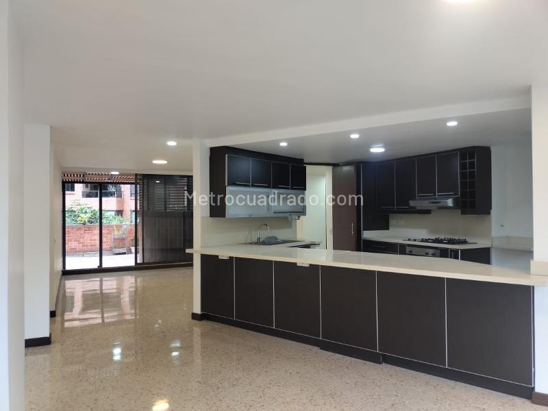Apartamento de 3 Alcobas con Mármol y Terraza en El Poblado - 5