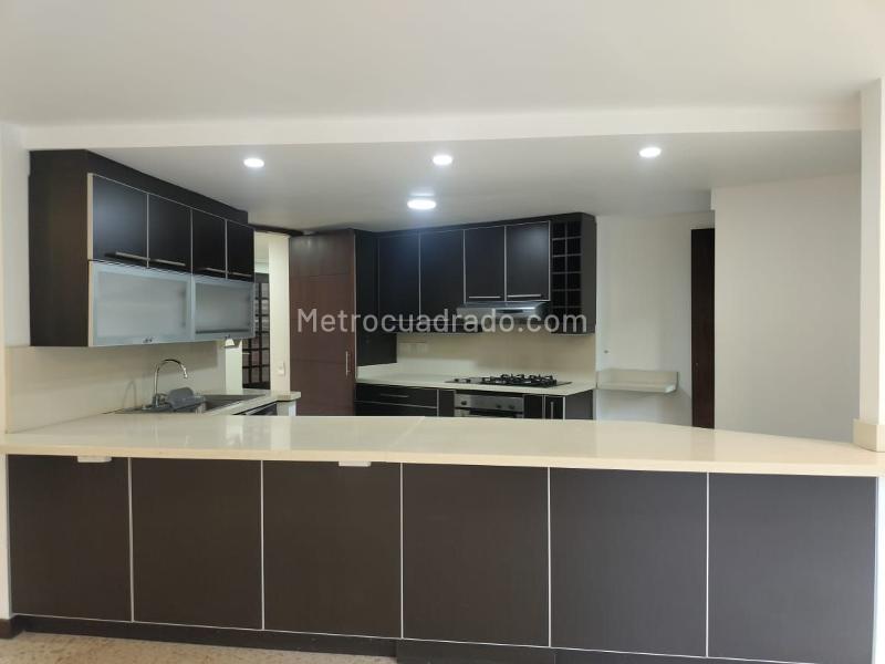 Apartamento de 3 Alcobas con Mármol y Terraza en El Poblado - 6