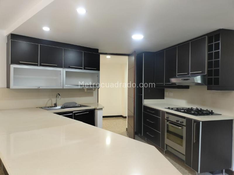 Apartamento de 3 Alcobas con Mármol y Terraza en El Poblado - 7