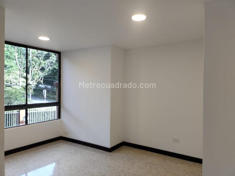 Apartamento de 3 Alcobas con Mármol y Terraza en El Poblado - 9