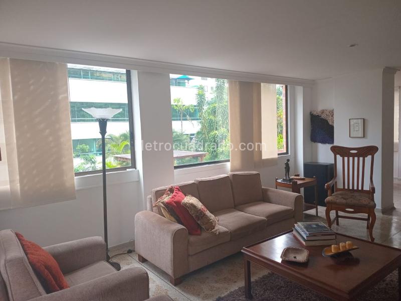 Apartamento de 3 Alcobas con Estudio y 3 Balcones en El Poblado - 3
