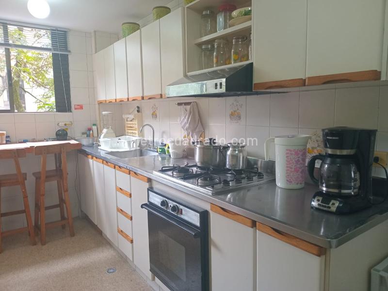 Apartamento de 3 Alcobas con Estudio y 3 Balcones en El Poblado - 8