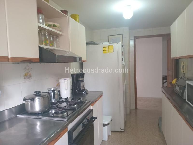 Apartamento de 3 Alcobas con Estudio y 3 Balcones en El Poblado - 9