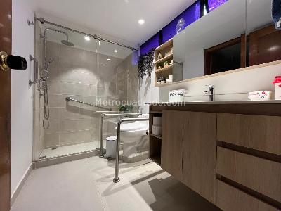 Apartamento de 3 alcobas en venta en El Poblado, Medellín, 207 m² · foto 16 de 18