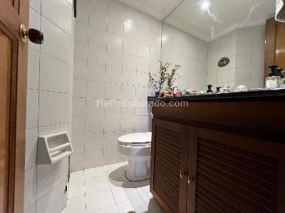 Apartamento de 3 alcobas en venta en El Poblado, Medellín, 207 m² · foto 17 de 18