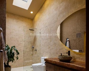 Apartamento de 3 alcobas en venta en El Poblado, Medellín, 260 m² · foto 18 de 19