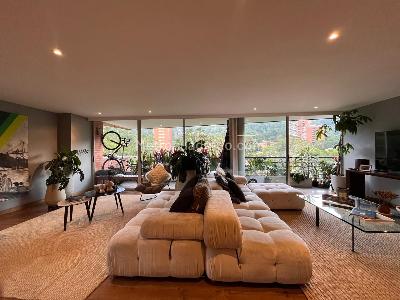 Apartamento de 2 alcobas en venta en El Poblado, Medellín, 150 m² · foto 2 de 20