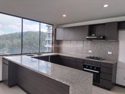 Apartamento en venta en El Poblado, Medellín · foto 7 de 19