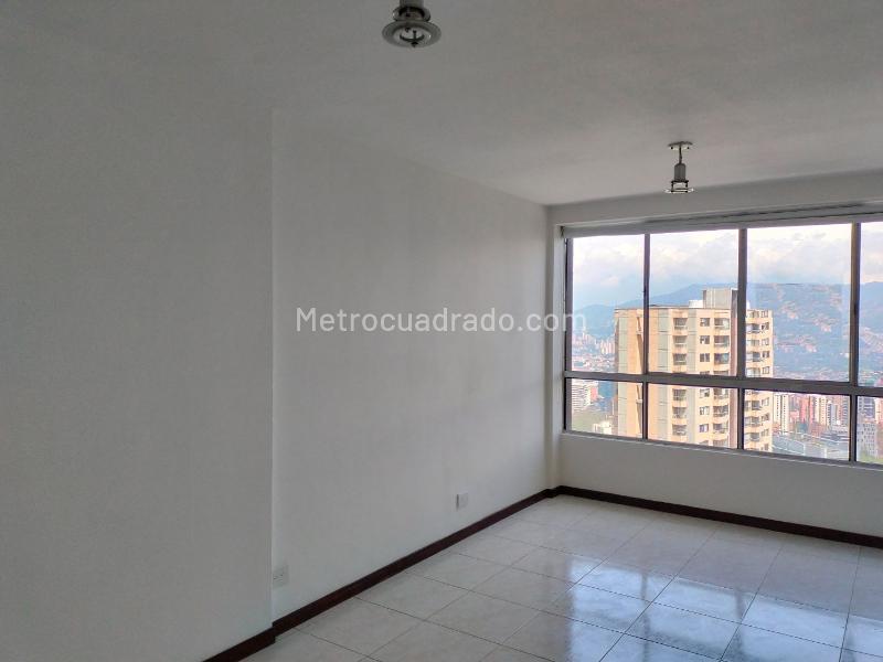 Atractivo Apartamento de 4 Alcobas con 2 Terrazas en El Poblado - 3