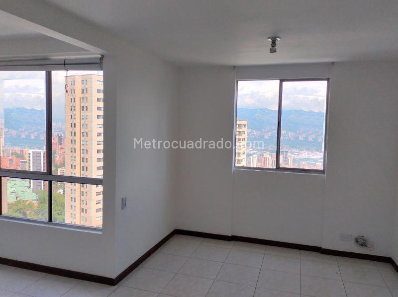 Atractivo Apartamento de 4 Alcobas con 2 Terrazas en El Poblado - 4