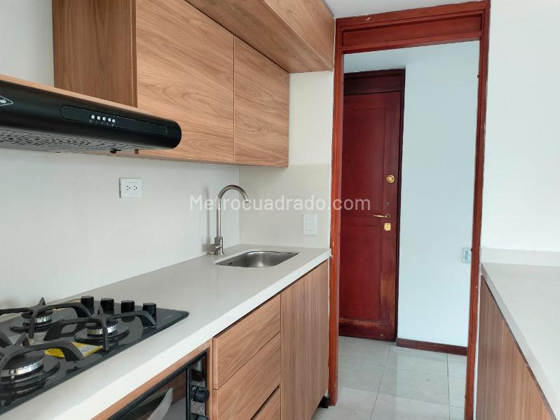 Atractivo Apartamento de 4 Alcobas con 2 Terrazas en El Poblado - 6