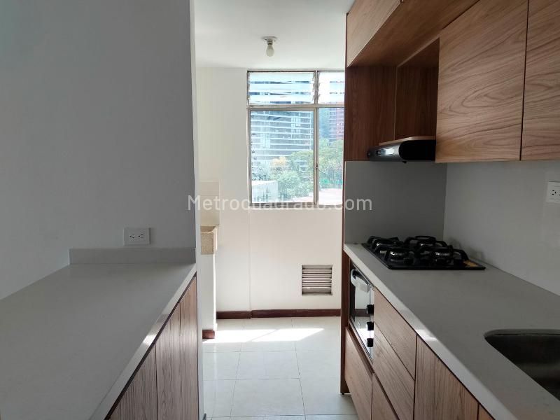 Atractivo Apartamento de 4 Alcobas con 2 Terrazas en El Poblado - 8