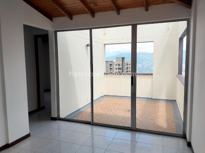 Atractivo Apartamento de 4 Alcobas con 2 Terrazas en El Poblado - 9