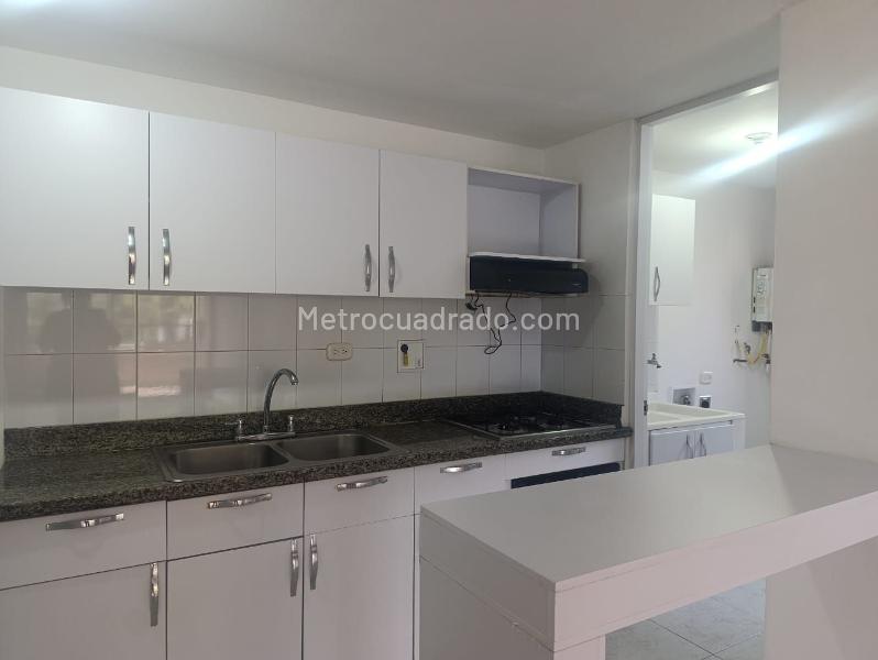 Amplio Apartamento de 3 Alcobas en El Poblado con Amenities - 8