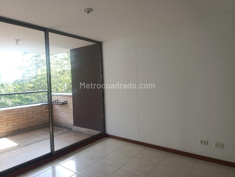 Amplio Apartamento de 3 Alcobas en El Poblado con Amenities - 9
