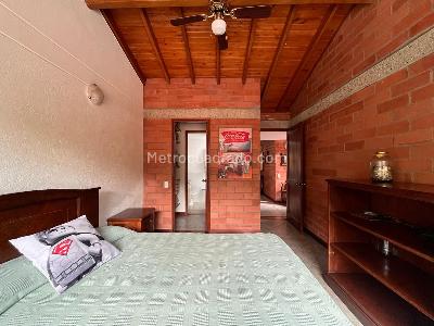 Casa de 3 alcobas en venta en Envigado, Envigado, 235 m² · foto 11 de 20
