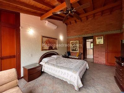 Casa de 3 alcobas en venta en Envigado, Envigado, 235 m² · foto 15 de 20