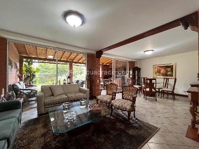 Casa de 3 alcobas en venta en Envigado, Envigado, 235 m² · foto 2 de 20