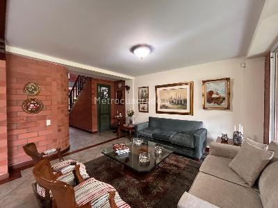 Casa de 3 alcobas en venta en Envigado, Envigado, 235 m² · foto 3 de 20