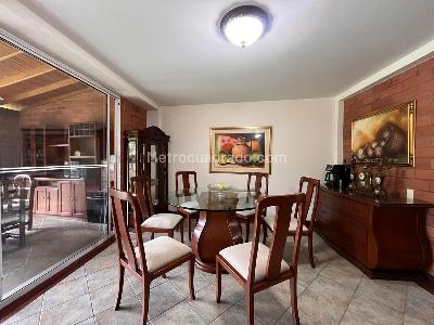 Casa de 3 alcobas en venta en Envigado, Envigado, 235 m² · foto 4 de 20