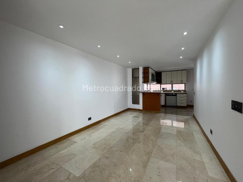Apartamento de 3 Alcobas en El Poblado con 4 Baños y Amenidades - 2
