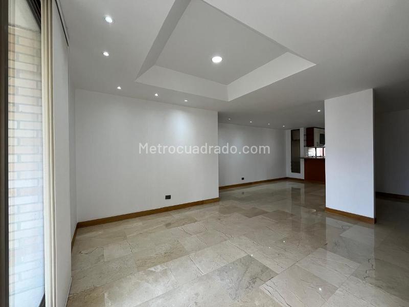 Apartamento de 3 Alcobas en El Poblado con 4 Baños y Amenidades - 3