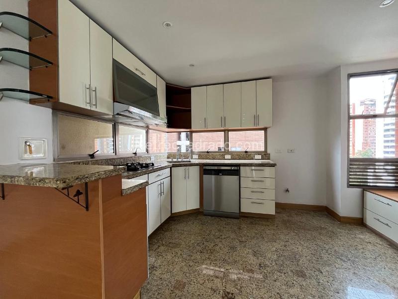 Apartamento de 3 Alcobas en El Poblado con 4 Baños y Amenidades - 5