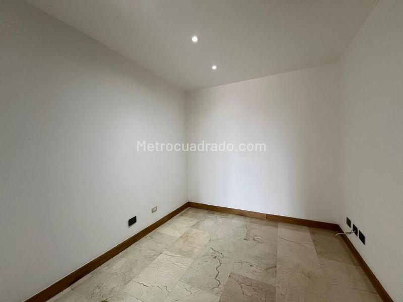 Apartamento de 3 Alcobas en El Poblado con 4 Baños y Amenidades - 8