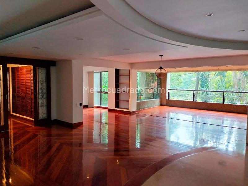 Luxurious 3BR Apartment Near Restaurants in El Poblado