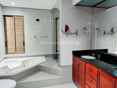 Apartamento en venta en El Poblado, Medellín · foto 18 de 18