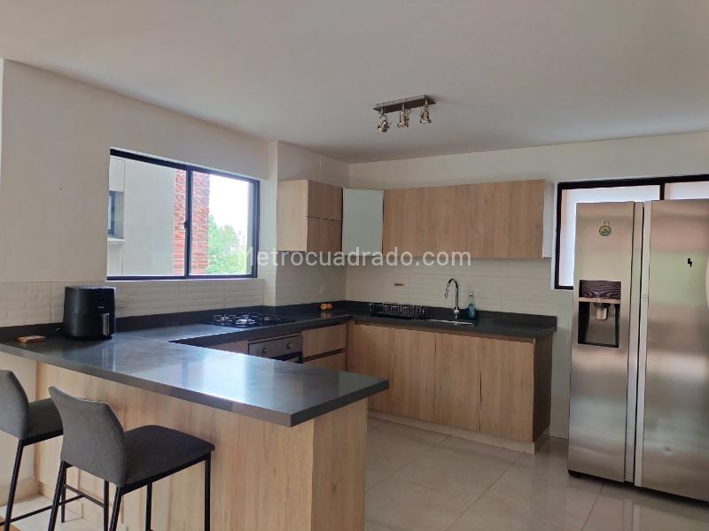 Apartamento Amoblado de 3 Alcobas con Gimnasio en El Poblado - 6