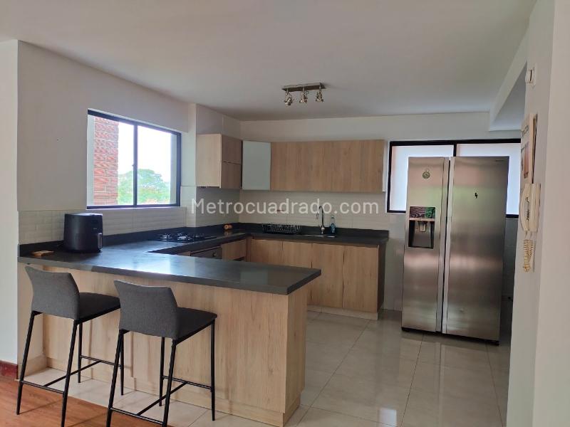 Apartamento Amoblado de 3 Alcobas con Gimnasio en El Poblado - 7