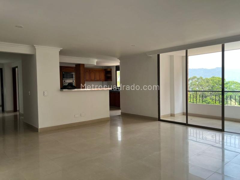 Spacious 3BR Apartment with Green Areas in El Poblado