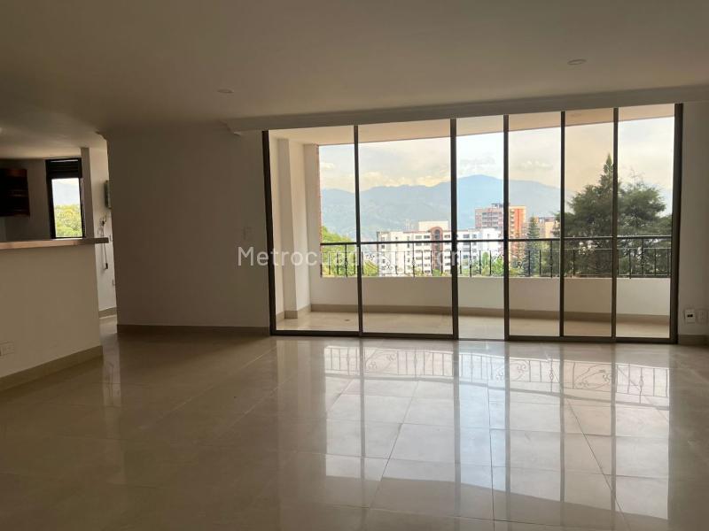 Spacious 3BR Apartment with Green Areas in El Poblado - 2