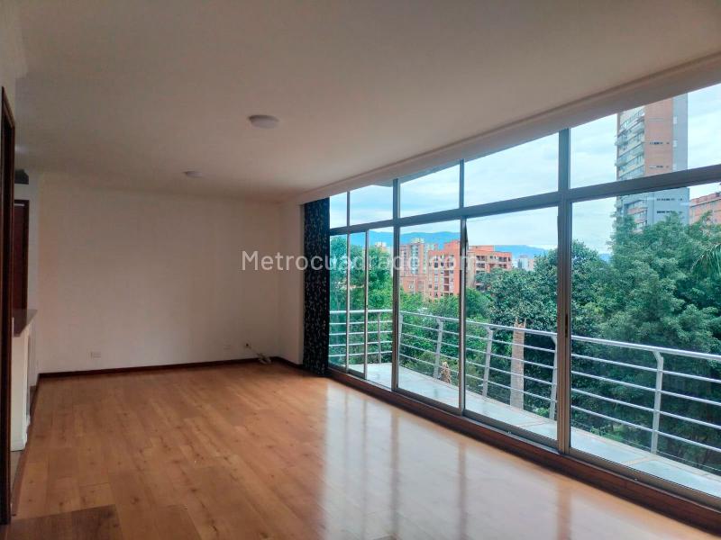 1BR Studio Apartment in Quiet El Poblado - 2