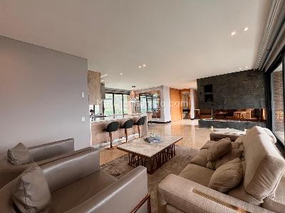 Apartamento de 3 alcobas en venta en El Poblado, Medellín, 245 m² · foto 3 de 20