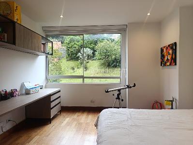 Apartamento de 3 alcobas en venta en El Tesoro, Medellín, 250 m² · foto 13 de 18