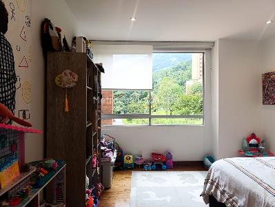 Apartamento de 3 alcobas en venta en El Tesoro, Medellín, 250 m² · foto 15 de 18
