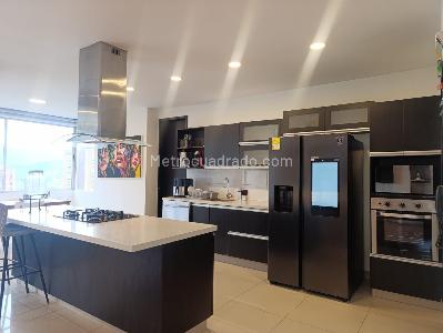 Apartamento de 3 alcobas en venta en El Tesoro, Medellín, 250 m² · foto 6 de 18