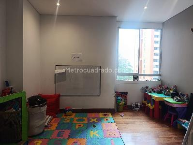 Apartamento de 3 alcobas en venta en El Tesoro, Medellín, 250 m² · foto 8 de 18