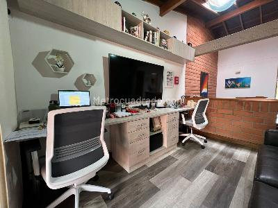 Casa de 3 alcobas en venta en Envigado, Envigado, 141 m² · foto 11 de 19