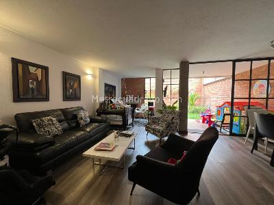 Casa de 3 alcobas en venta en Envigado, Envigado, 141 m² · foto 2 de 19