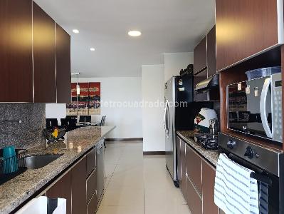 Apartamento de 2 alcobas en venta en El Poblado, Medellín, 146 m² · foto 10 de 18