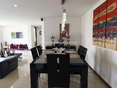 Apartamento de 2 alcobas en venta en El Poblado, Medellín, 146 m² · foto 4 de 18