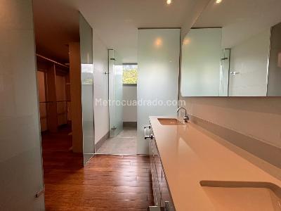 Apartamento de 3 alcobas en venta en El Poblado, Medellín, 320 m² · foto 19 de 20